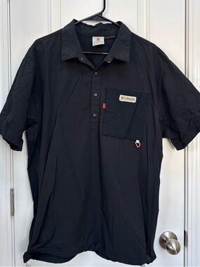 Columbia Men's Black Short-Sleeve Outdoor collared Windbreaker